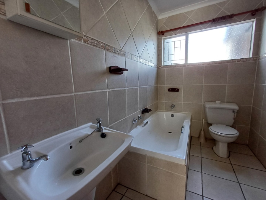 3 Bedroom Property for Sale in Langenhovenpark Free State